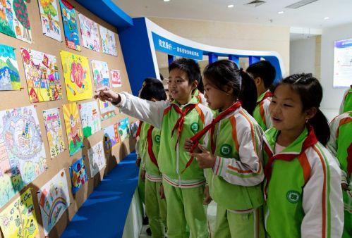 搭建基地好平台 唱响普法好声音——天津华夏未来中新生态城小学学生前来参 ...